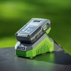 LUX 20 V Li-Ion Akku 1 PowerSystem 2 Ah 5 LUX 20 V Li-Ion Akku 1 PowerSystem 2 Ah -Gardena Verkäufe 4007871960514 A 01